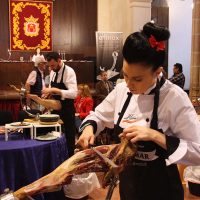 Una de las cortadoras que ha participó en una edición anterior del concurso de cortadores de jamón.