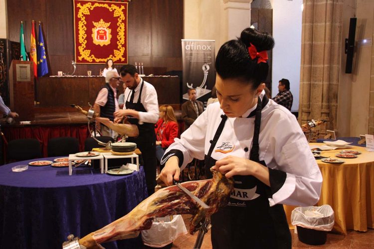 El Puente Nuevo acogerá la final del Campeonato Nacional de Cortadores de Jamón