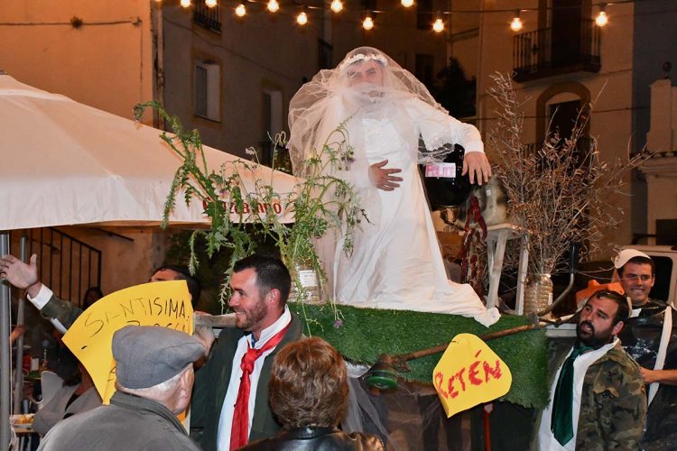 Cientos de personas participaron en la tradicional Fiesta de las Máscaras de Jubrique