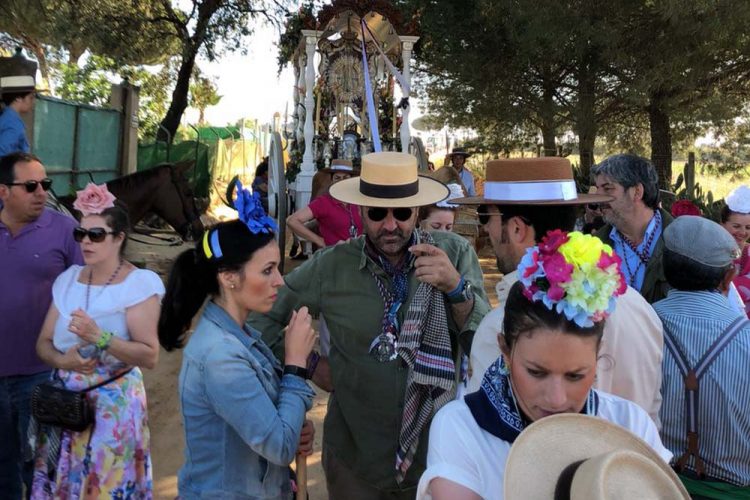 La Hermandad del Rocío de Ronda cruza la Raya Real y ya está a un paso de la Blanca Paloma