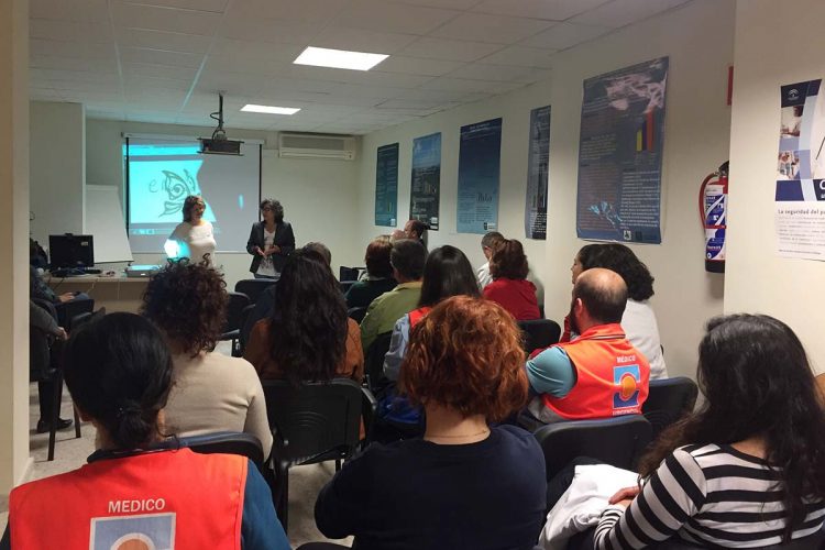 El centro de salud Ronda Norte acoge un encuentro entre profesionales sanitarios y la asociación Chrysallis