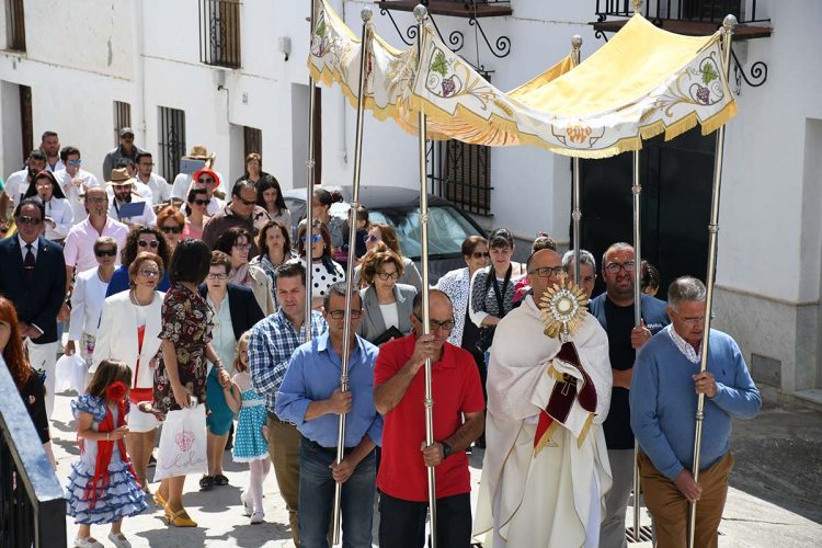 Gran ambiente en el Corpus de Cartajima y en la romería del Niño Jesús