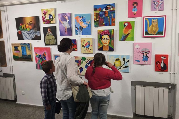 Una exposición recoge todos los trabajos realizados en los diferentes talleres socioculturales de este año