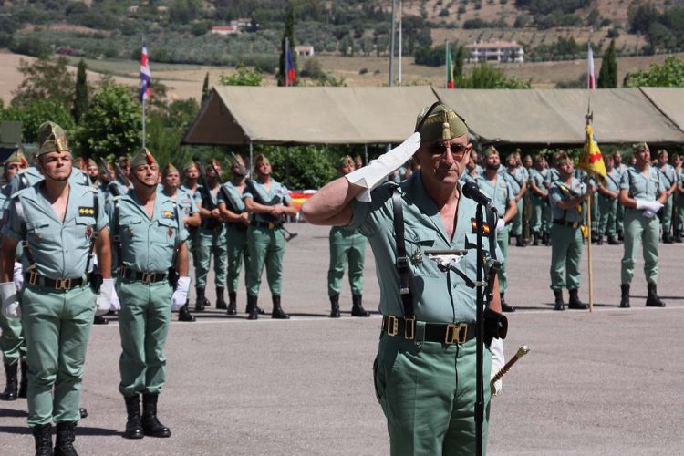 El Tercio de la Legión ofrece un acto de despedida al general de brigada Martín Cabrero que pasa a la reserva