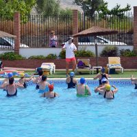 Cartajima abre su piscina municipal con  clases de aquagym dirigidas a los vecinos