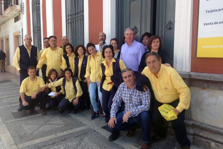 Más del 90% de la plantilla de Correos de Ronda secunda el paro de dos horas para reclamar mejoras laborales