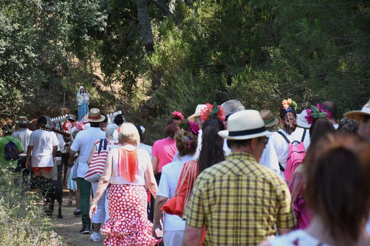 Gran ambiente en la romería de la Virgen del Rosario de Faraján