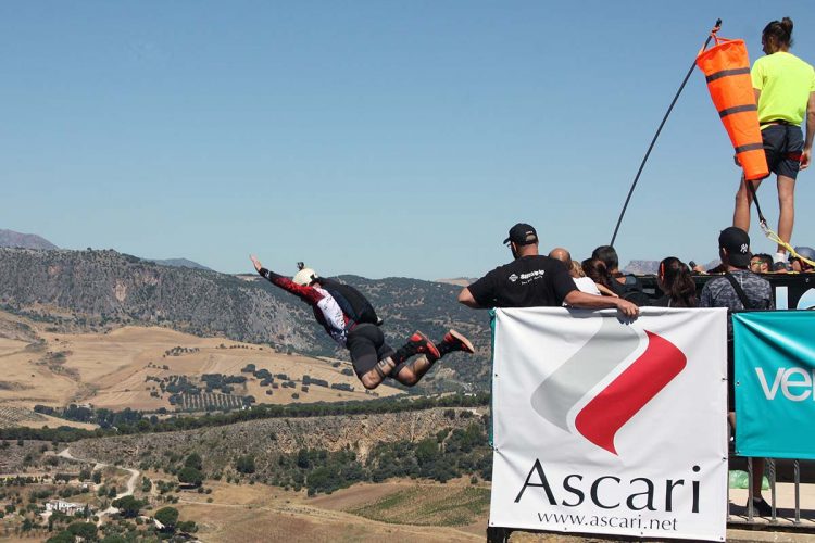 El español Cristian Valenzuela logra el primer puesto en el Campeonato de Salto Base celebrado en el Tajo de Ronda