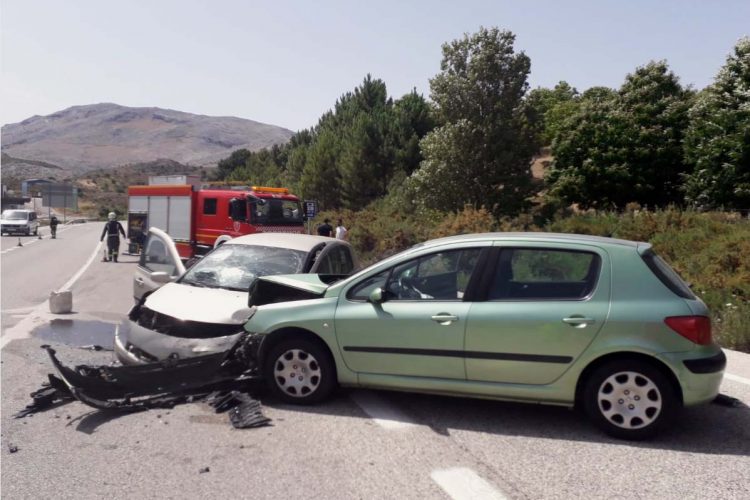 Cinco heridos en la carretera Ronda-San Pedro tras un choque frontal en el que se han visto implicados tres turismos