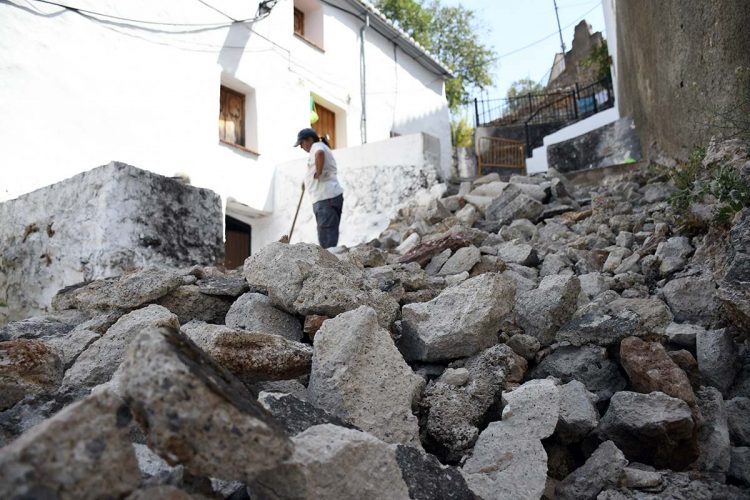 Alpandeire acomete una nueva fase de renovación y embellecimiento de sus calles