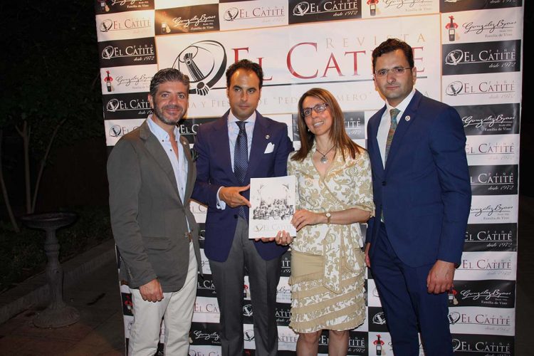 La Peña El Catite presenta su revista de Feria que está dedicada al 50 aniversario del Festival de Cante Grande