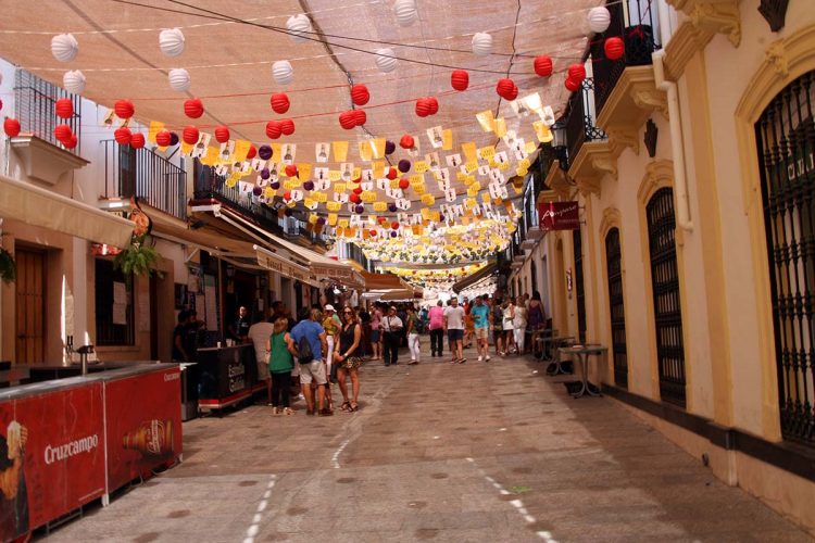 Poco ambiente en el Real y en el centro en el segundo día de Feria