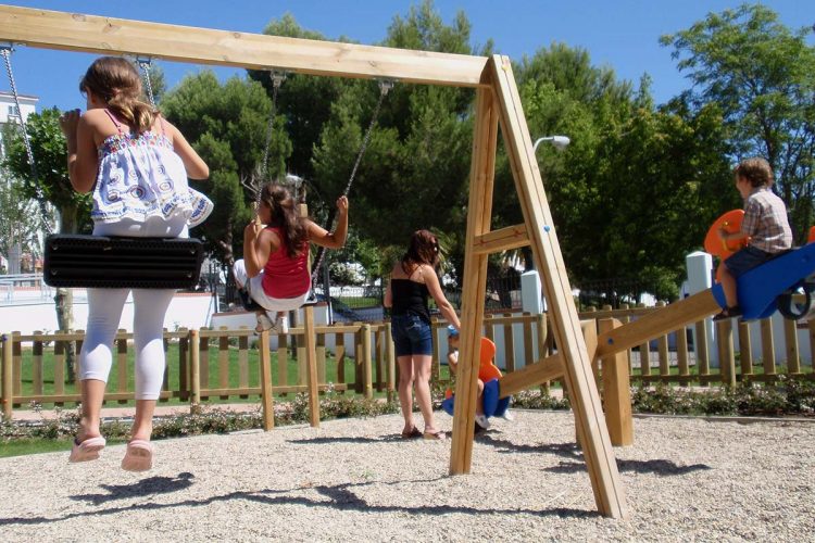 Parques y Jardines acondiciona todas las áreas infantiles con motivo de la crisis sanitaria