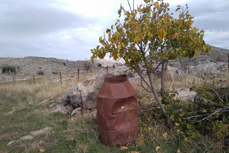 Retiran dos toneladas de basura en la finca El Navacillo, en pleno Parque Natural Sierra de las Nieves