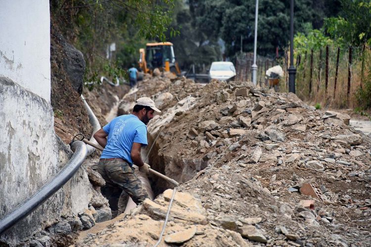 Benalauría realiza obras de mejora en uno de los accesos al municipio