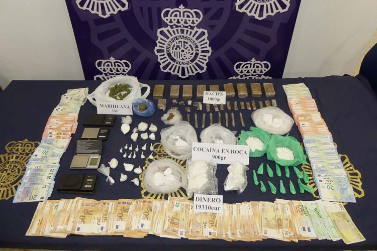 La Policía Nacional desmantela un punto de venta drogas en el centro de Ronda y detiene a cinco personas