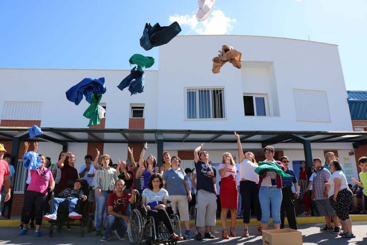 El equipo de profesionales de atención directa de Asprodisis ‘cuelga’ sus uniformes