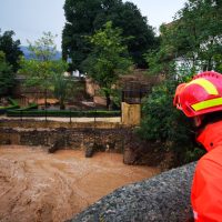 El desplome del muro de los Baños Árabes se produjo cuando pasaban por el lugar miembros de Protección Civil y un equipo de Diario Ronda.