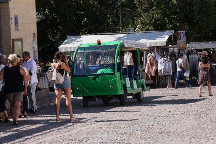 El PP acusa al Tripartido de permitir que el bus turístico esté circulando por Ronda de forma ilegal