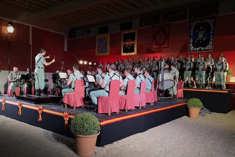 Más de 600 personas presencian en la Maestranza el Concierto del Día de la Fiesta Nacional ofrecido por la Legión