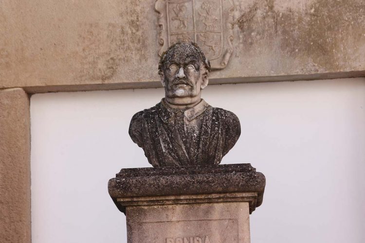 El actual monumento a Vicente Espinel en Ronda