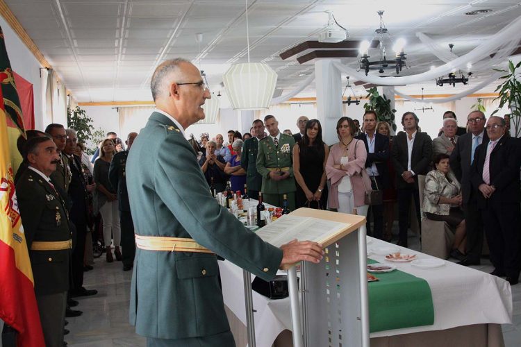 Cientos de rondeños acompañan a la Guardia Civil de Ronda en la festividad de su patrona, la Virgen del Pilar