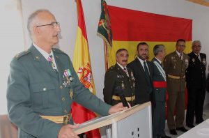 Autoridades civiles y militares.