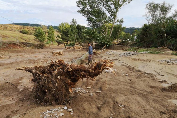 Los vecinos de La Indiana reclaman al Ayuntamiento y a la Junta la limpieza de los ríos para evitar nuevas inundaciones