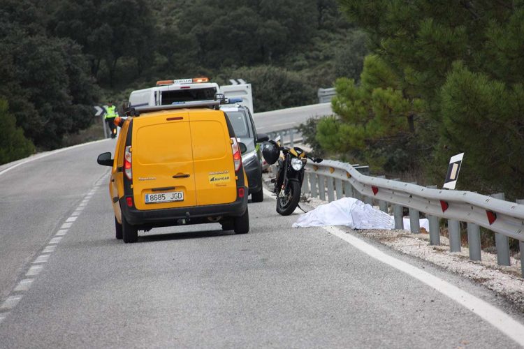 Fallece un motorista en la carretera Ronda-San Pedro de Alcántara tras caerse cerca de la recta de la Cruz Roja