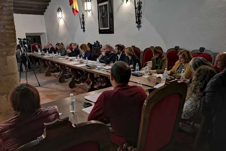 El Tripartito aprueba unos presupuestos municipales de trámite que no podrá desarrollar al finalizar próximamente su mandato