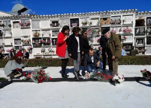 Autoridades en el homenaje.