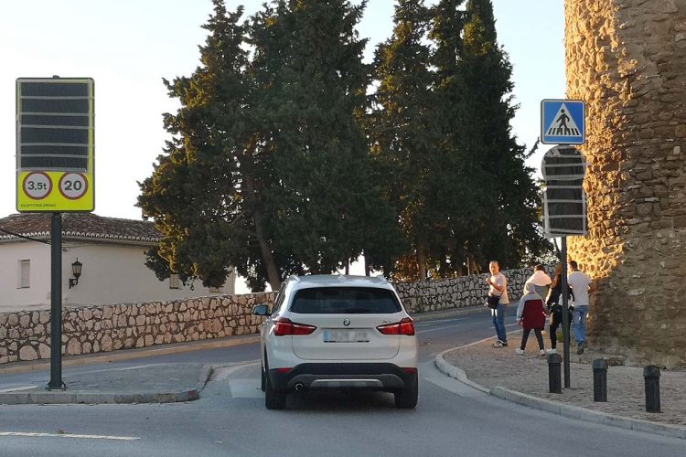 La plataforma vecinal paraliza todas sus protestas después de que el Tripartito haya abierto al tráfico el Puente Nuevo