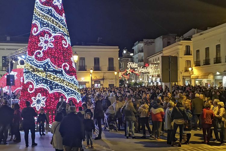 La lluvia hace que se adelante el encendido del alumbrado navideño a las seis de la tarde