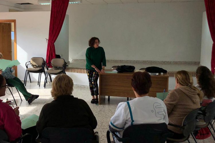 La Unidad de Gestión Clínica de Algatocín realiza un taller para personas cuidadoras en Jubrique