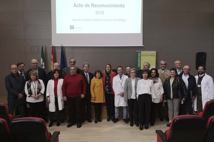 El Hospital de Ronda acoge un acto de homenaje a los 23 profesionales del Área Sanitaria Serranía que se han jubilado