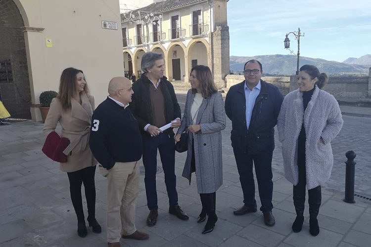 Maripaz Fernández (PP): «Cortar el tráfico en el Puente Nuevo en plenas Navidades es una medida porculera»