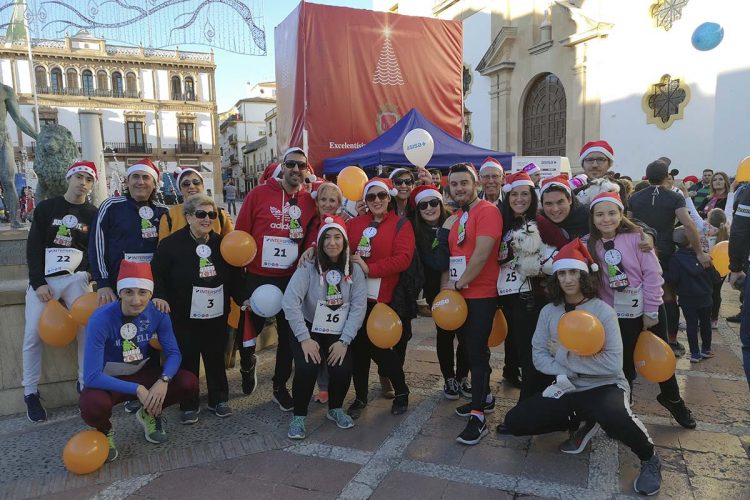 Decenas de deportistas rondeños despiden el viejo año y dan la bienvenida a 2019 con la tradicional carrera de ‘San Corbata’