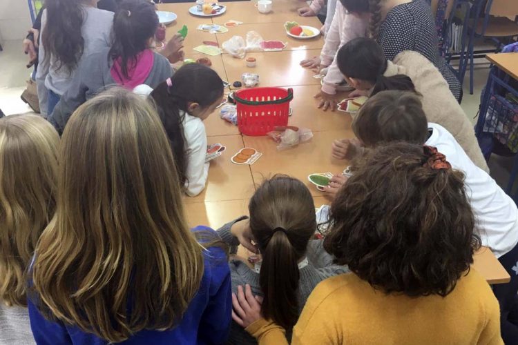 La Unidad de Salud Pública del Área Sanitaria Serranía realiza un taller sobre la elaboración de desayunos saludables