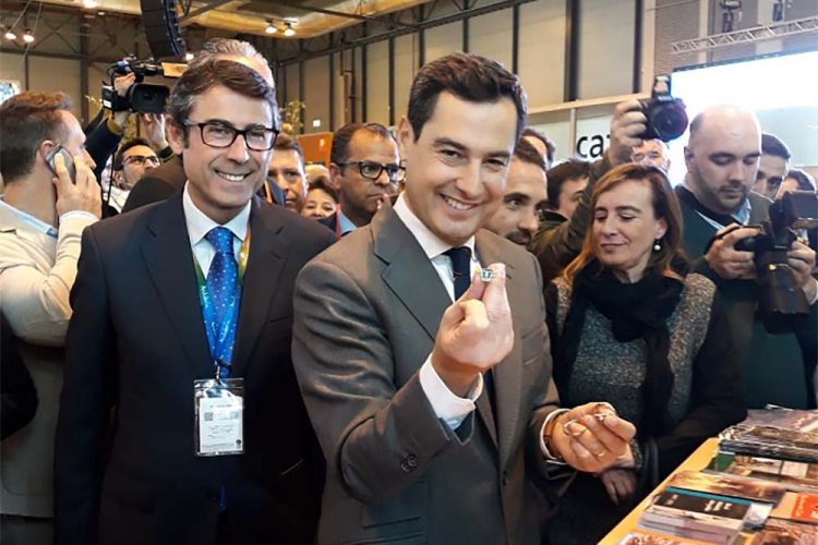 Juanma Moreno reitera en Fitur su compromiso de realizar la autovía de Ronda