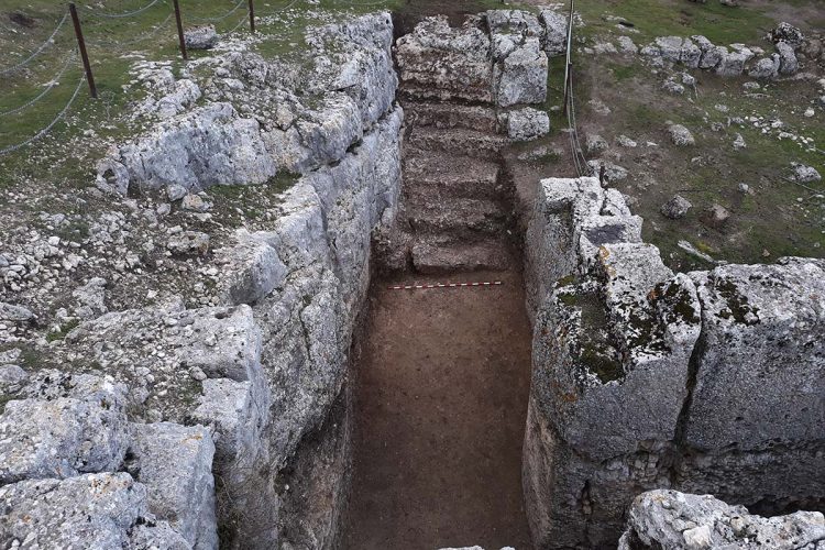 Unas recientes excavaciones determinan que el teatro de Acinipo se construyó en una sola fase y sin que posteriormente se realizasen ampliaciones o reformas