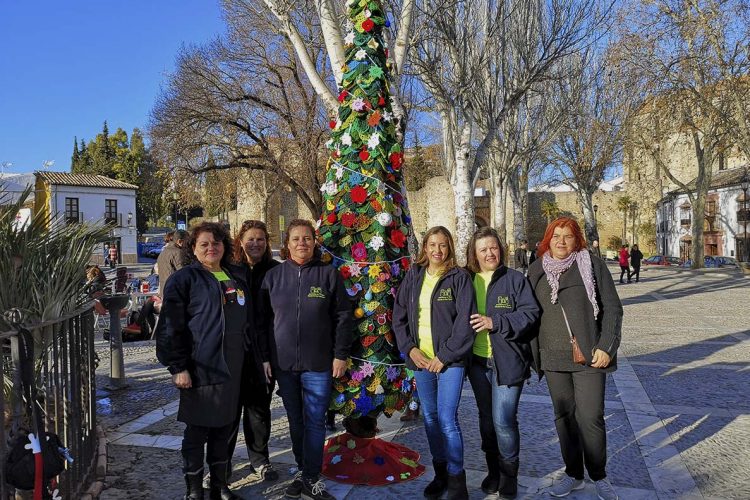 Cuando todo un barrio trabaja unido, nunca se pierden las tradiciones y la alegría de la Navidad