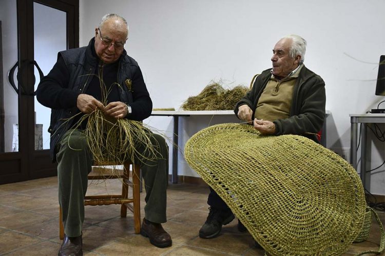 Parauta mantiene viva la tradición del esparto