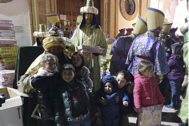 Los Reyes Magos traen un año más la ilusión a Ronda