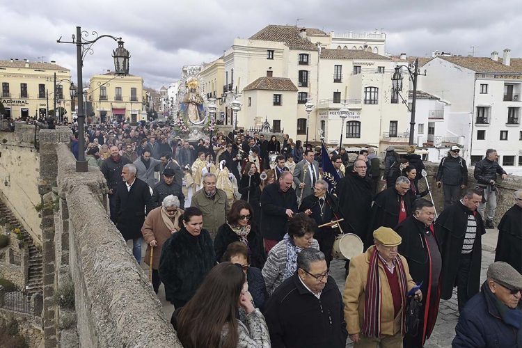 La patrona de Ronda, la Virgen de la Paz, regresa a su santuario en el día de su festividad acompañada por cientos de fieles