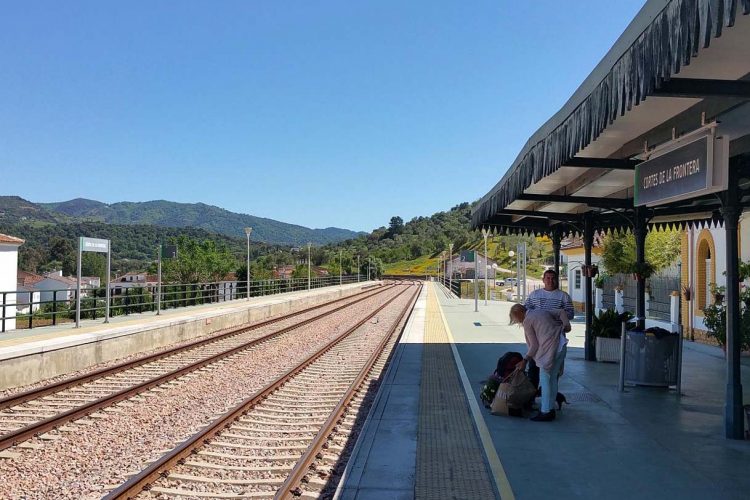Adif adjudica los elementos de acceso y control de instalaciones de la estación de Cortes de la Frontera
