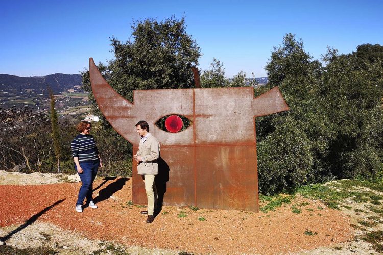 Ponen en marcha la ruta oleoturística de ‘LA Organic Experience’; la primera fase de la almazara ecológica de Philippe Starck