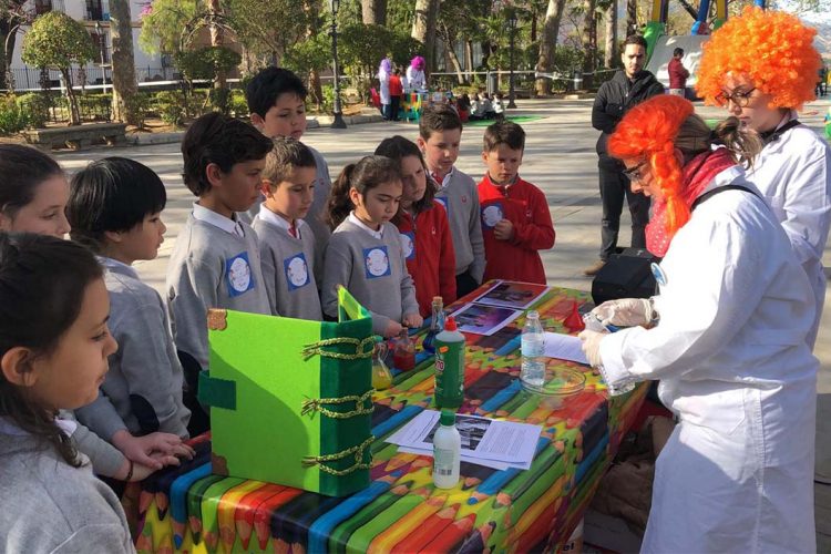 Escolares rondeños han celebrado el Día Mundial del Agua con diferentes actividades en la Alameda organizadas por Aqualia
