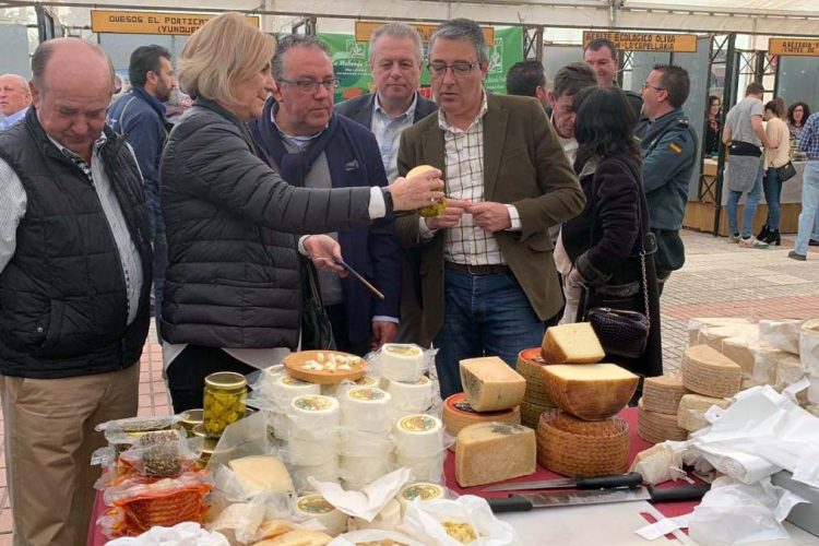 El presidente de la Diputación inaugura en Benarrabá la XVIII edición de la Feria Gastronómica de la Serranía de Ronda