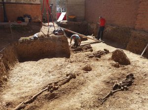 Los trece esqueletos están en este solar en obras.