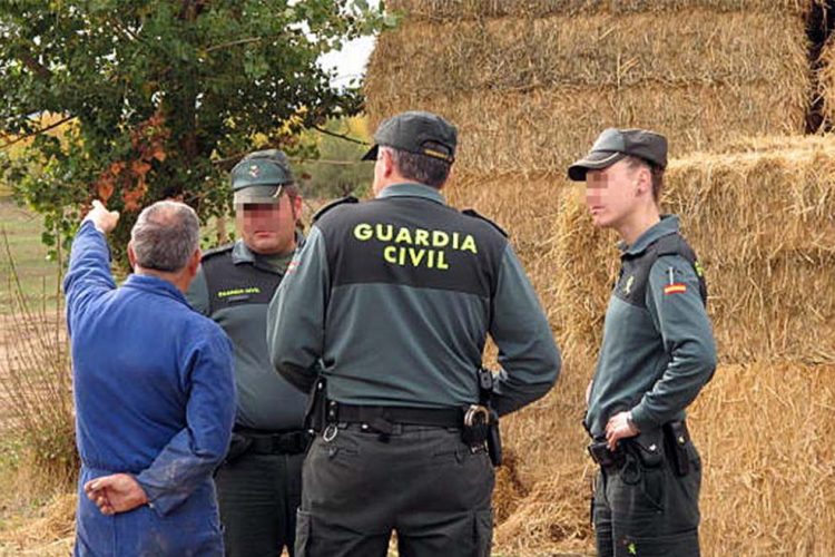 La Guardia Civil desarticula tres puntos de venta de drogas en Cuevas del Becerro, Serrato y Cañete la Real